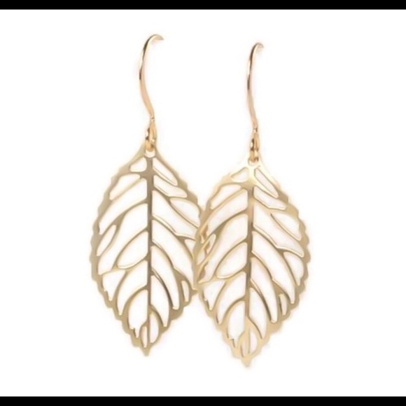 Dainty Boho filigree gold statement leaf earrings - Picture 1 of 8